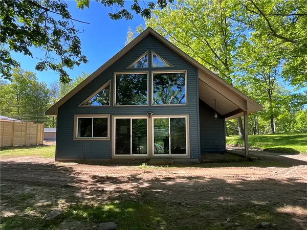 $199,900 | 13289 Lakeview Drive, Carlton, NY 14571