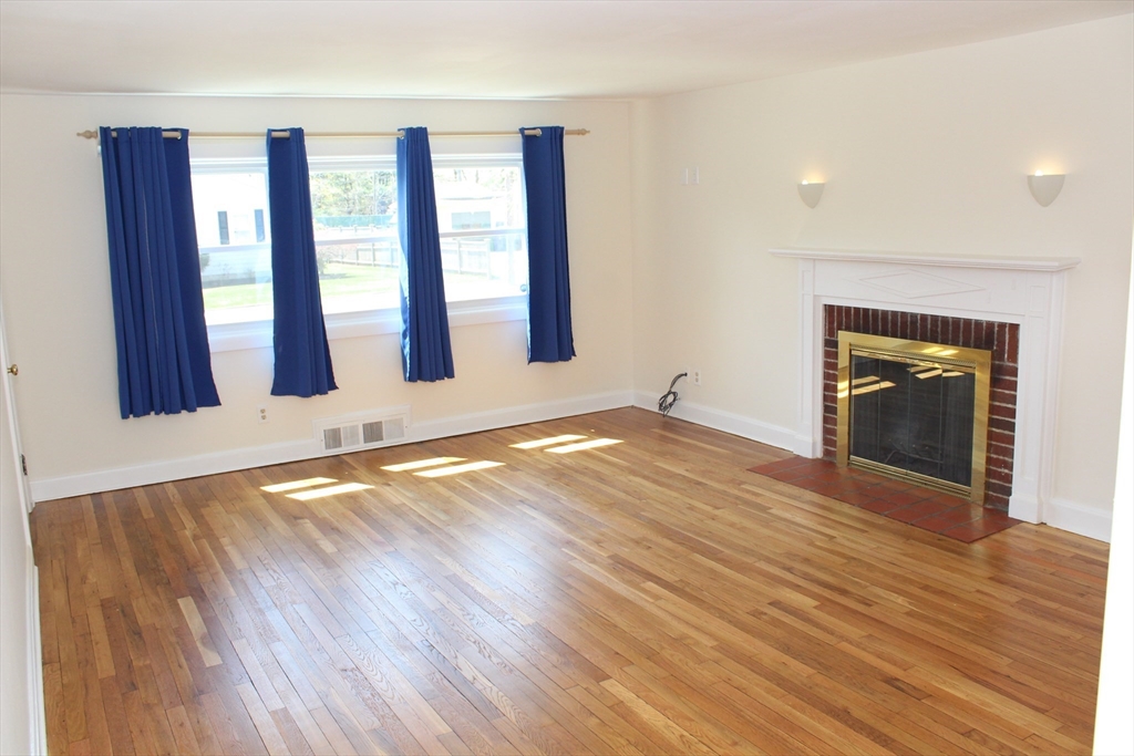 48 Ellendale Road Attleboro, MA 02703 - Photo 10 of 39 Gallery Image 10
