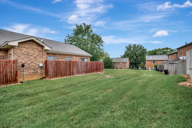 a view of a house with backyard and garden