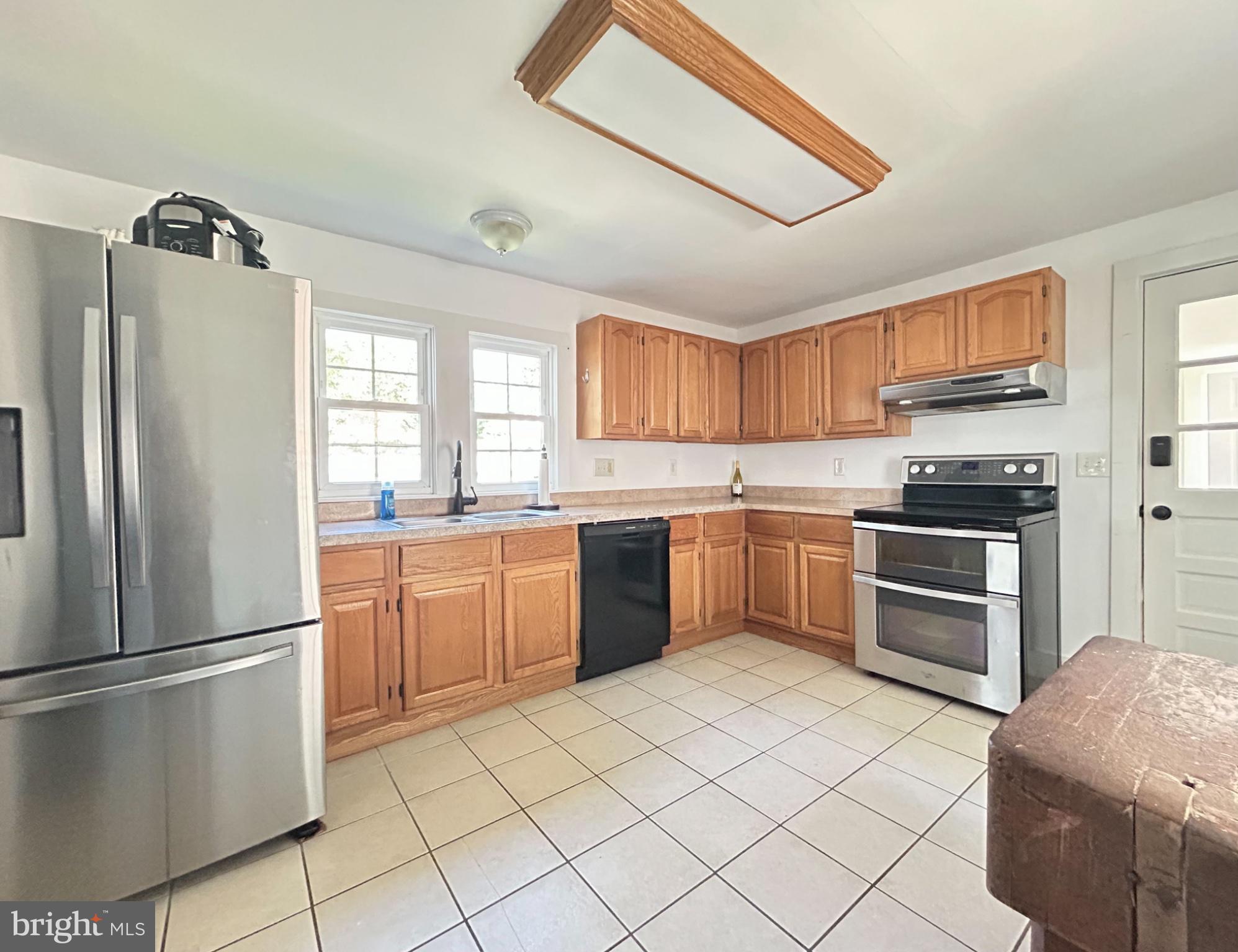 29292 Maple Avenue Trappe, MD 21673 - Photo 11 of 26 Bright and inviting kitchen space.