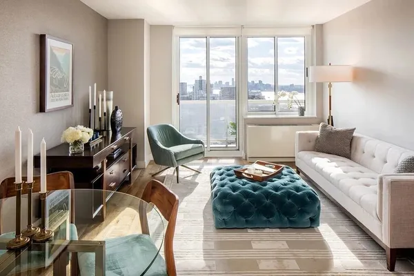 $4,550 | 560 West 43rd Street, Unit 31E | Hell's Kitchen