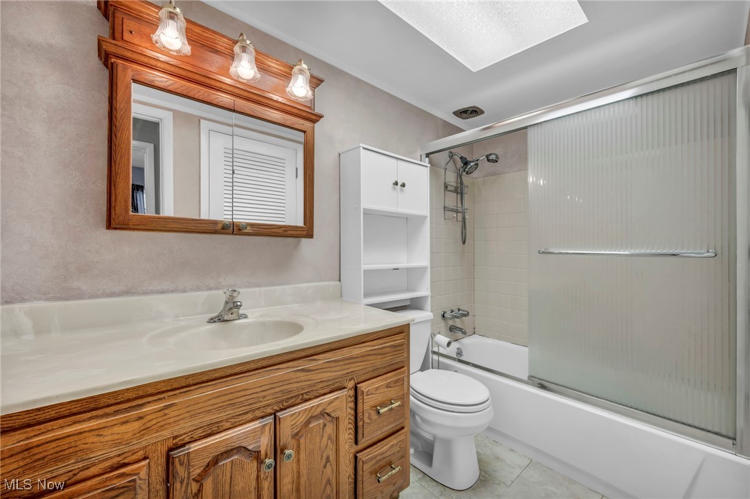 5651 Broadview Road, Unit C1 Cleveland, OH 44134 - Photo 13 of 23 Bathroom