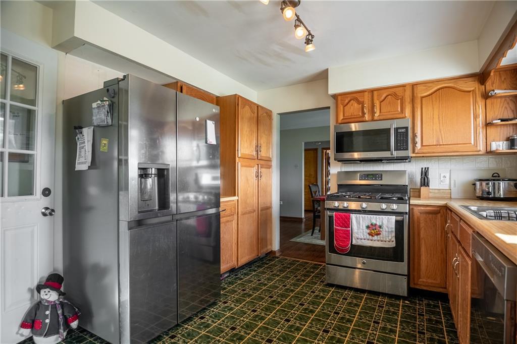 3830 Lamor Road Hermitage, PA 16148 - Photo 4 of 25 Gallery Image 4