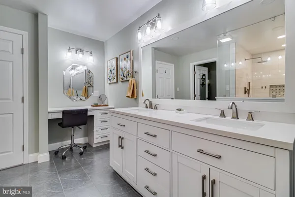 a en suite bathroom with double sink and a mirror