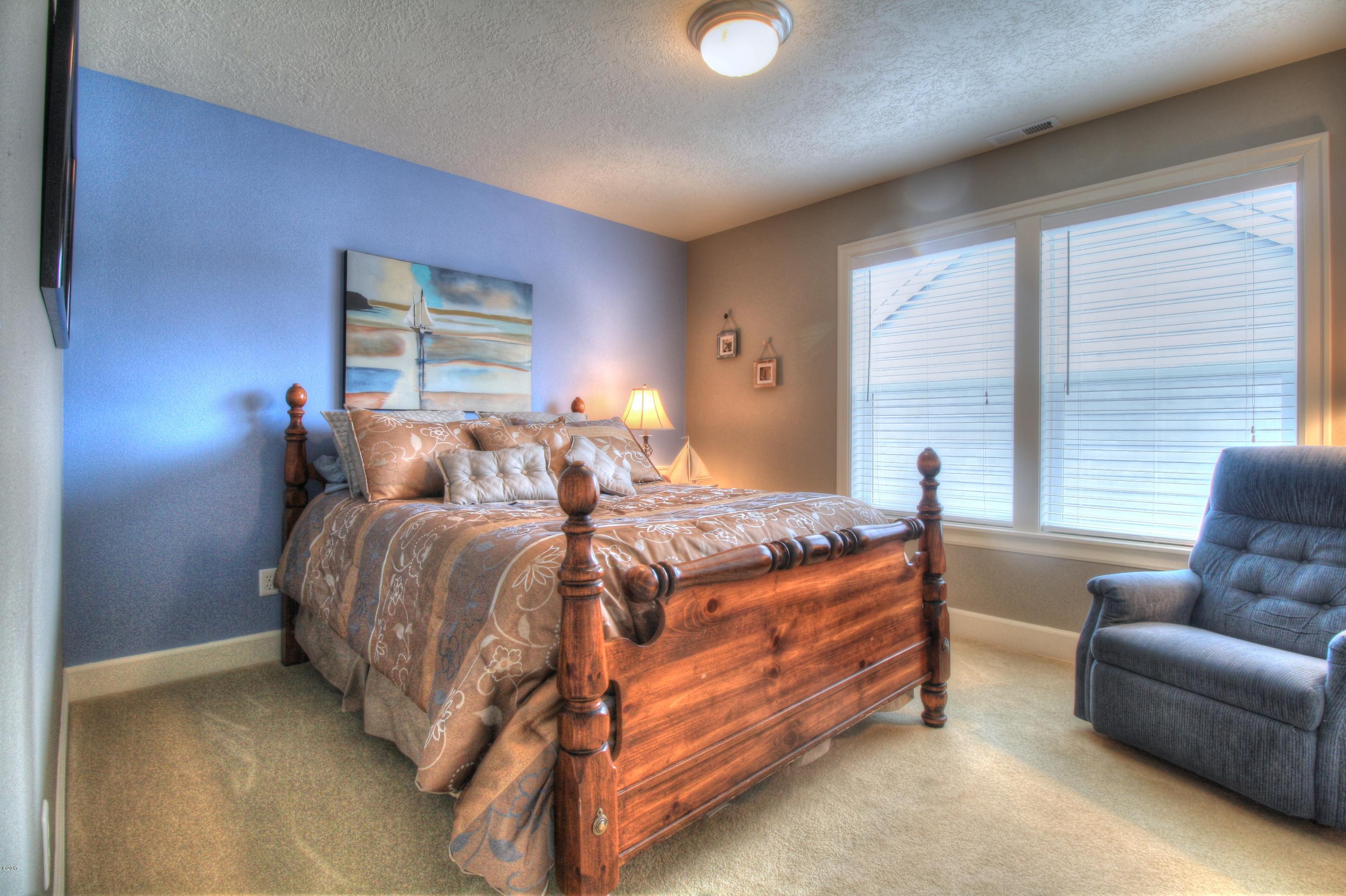 230 Southwest 60th Loop Newport, OR 97366 - Photo 17 of 42 Bedroom 1a
