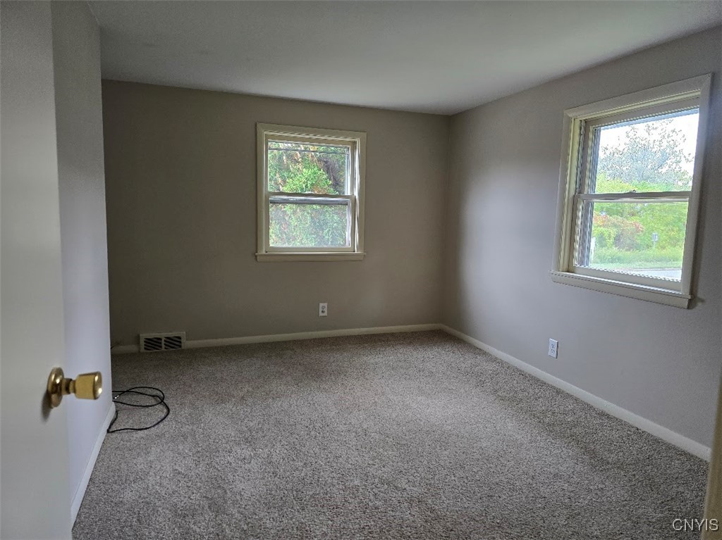 11 Seneca Avenue Oneida, NY 13421 - Photo 9 of 14