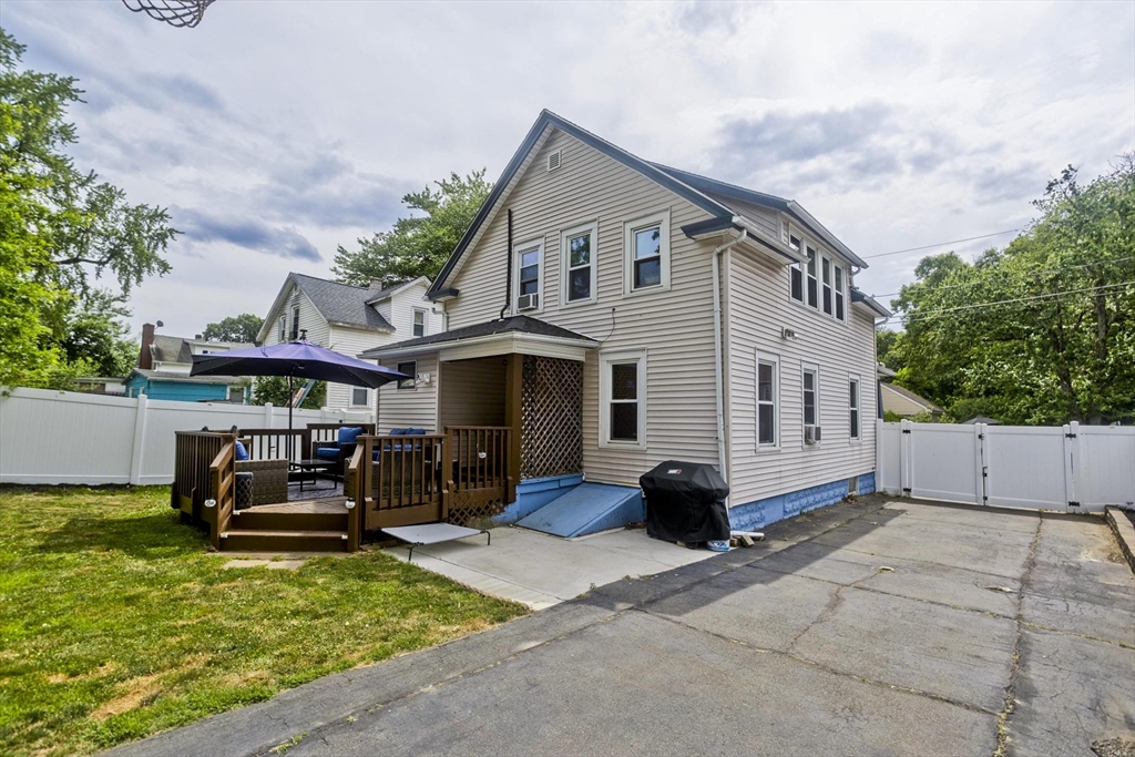 15 Monticello Avenue Springfield, MA 01109 - Photo 32 of 42