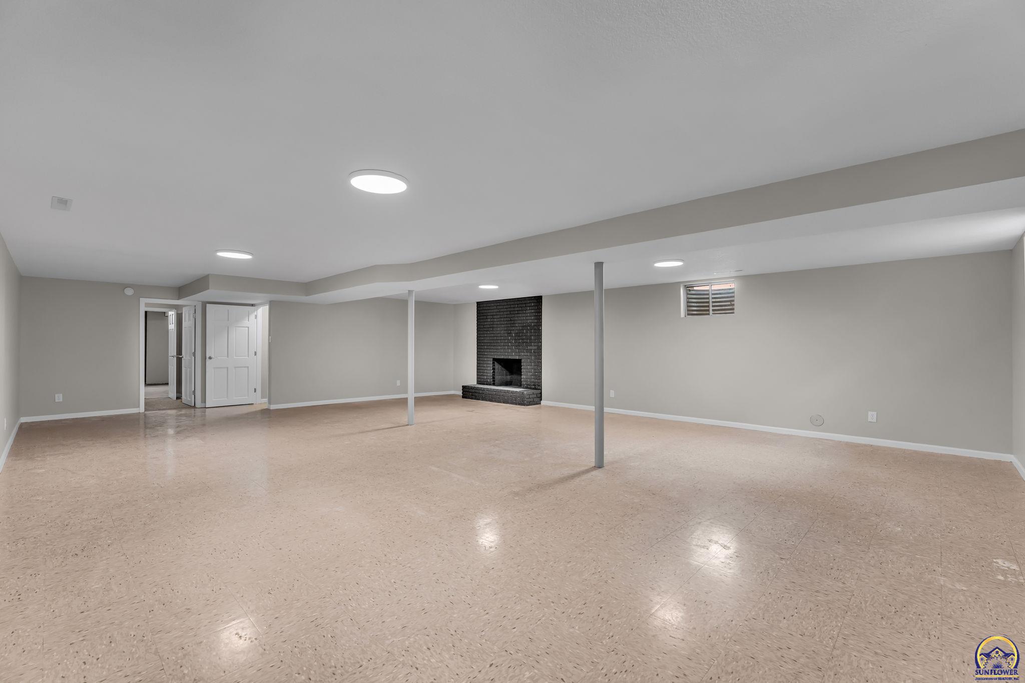 1837 Southwest Cheyenne Road Topeka, KS 66604 - Photo 43 of 49
