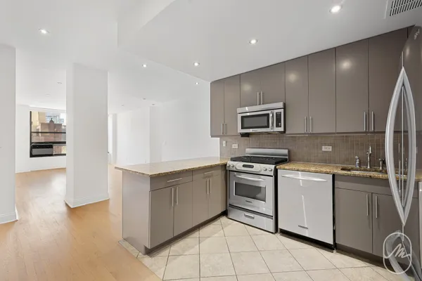 $9,500 | 270 Park Avenue South, Unit 11E | Flatiron