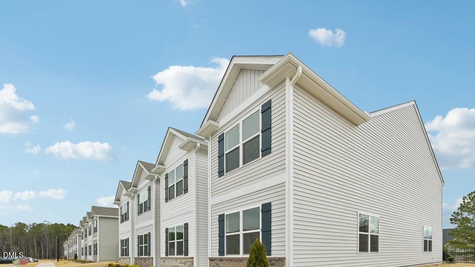 5814 Brambleberry Way Raleigh, NC 27616 - Photo 4 of 43 4-custom-Beckett Chase Wy lot 83-S2401-0