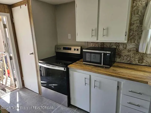 $82,500 | 121 Muledeer Street, Opal, WY 83124