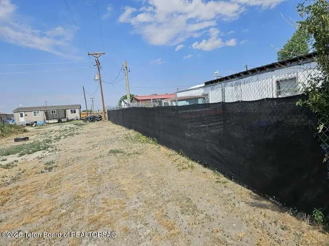 $82,500 | 121 Muledeer Street, Opal, WY 83124