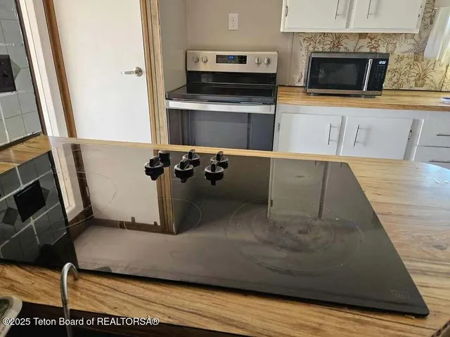 $82,500 | 121 Muledeer Street, Opal, WY 83124