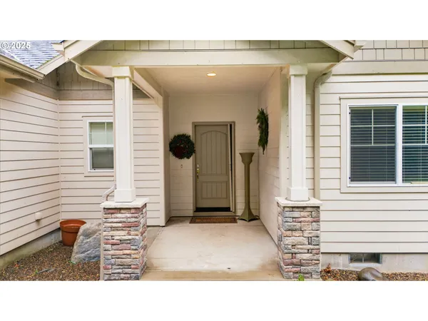 $699,000 | 40971 Deerhorn Road, Springfield, OR 97478