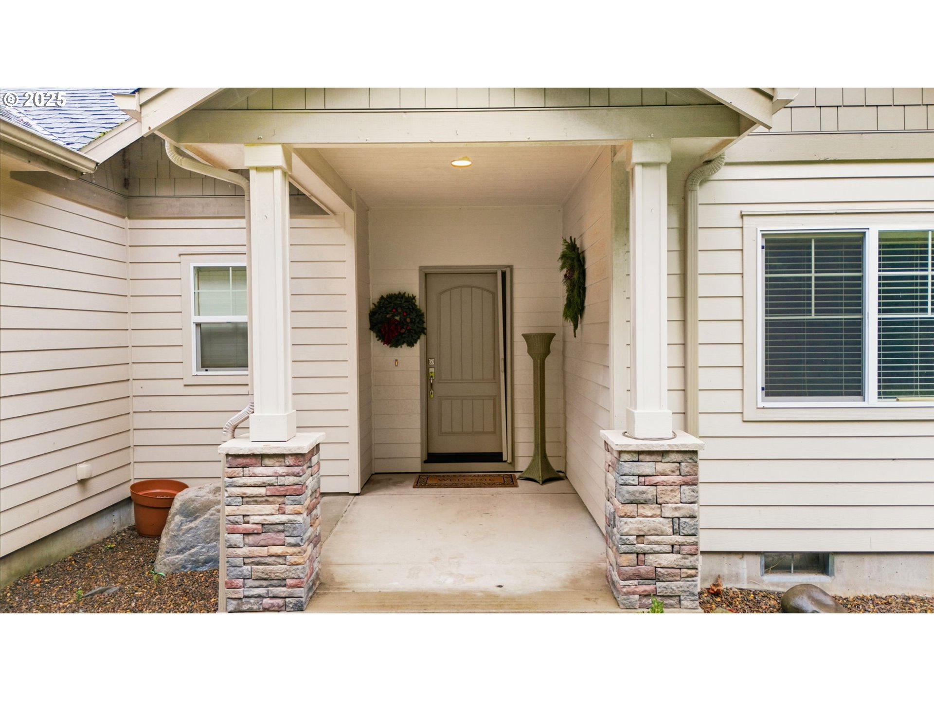 40971 Deerhorn Road Springfield, OR 97478 - Photo 3 of 46 Gallery Image 3