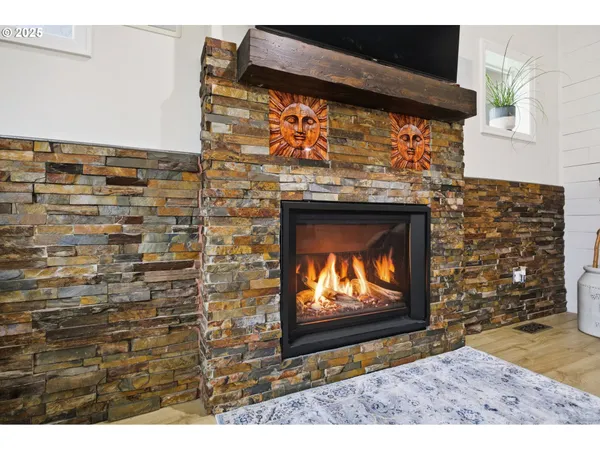 $699,000 | 40971 Deerhorn Road, Springfield, OR 97478