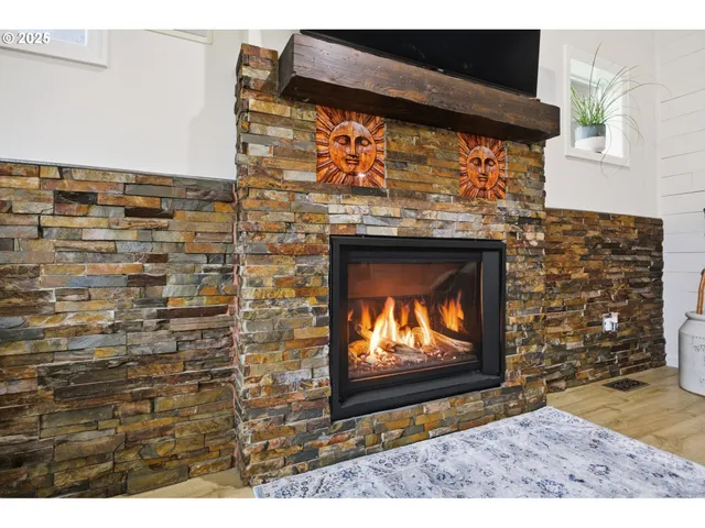 $749,000 | 40971 Deerhorn Road, Springfield, OR 97478