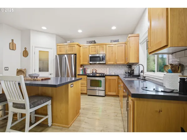 $699,000 | 40971 Deerhorn Road, Springfield, OR 97478