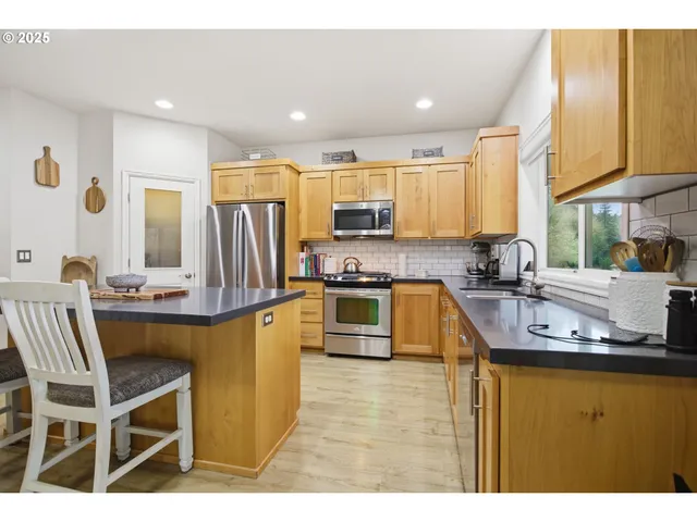 $749,000 | 40971 Deerhorn Road, Springfield, OR 97478