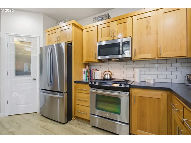 $749,000 | 40971 Deerhorn Road, Springfield, OR 97478