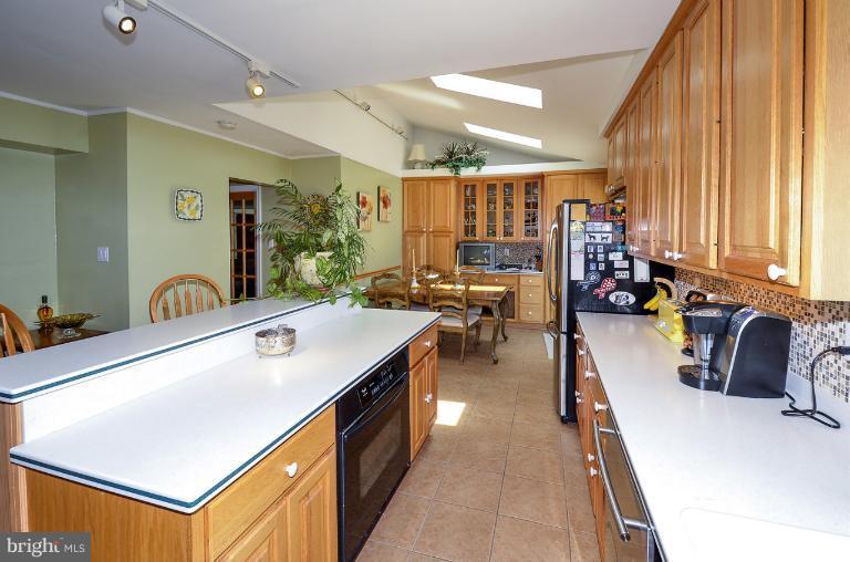 1200 Bishopsgate Way Reston, VA 20194 - Photo 17 of 30 Kitchen