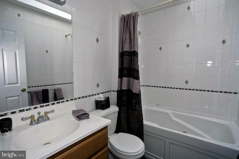 1200 Bishopsgate Way Reston, VA 20194 - Photo 5 of 30 Bath