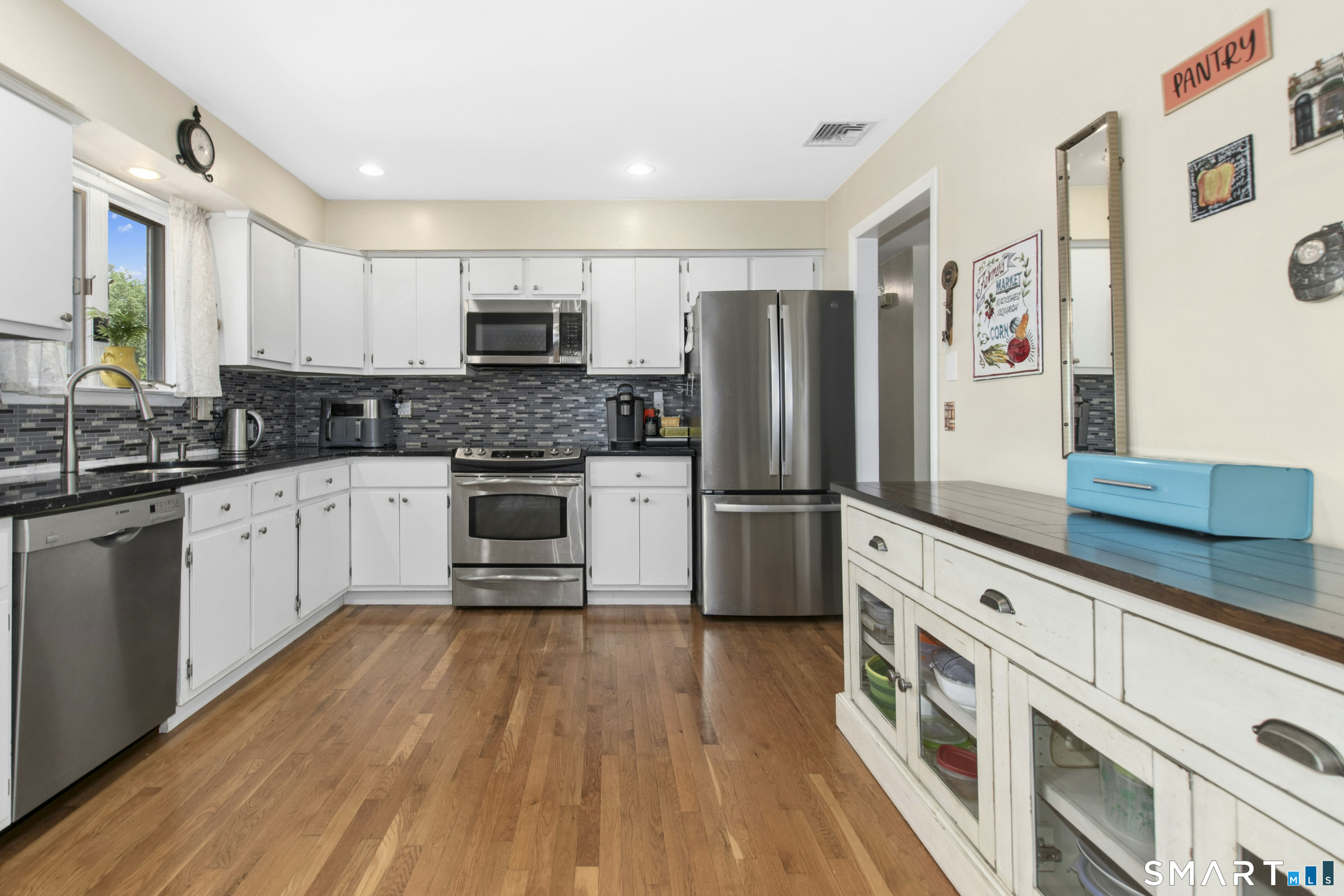 123 Briar Ridge Road Danbury, CT 06810 - Photo 10 of 29
