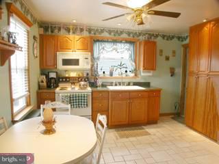 127 Newportville Road Croydon, PA 19021 - Photo 3 of 6 Gallery Image 3
