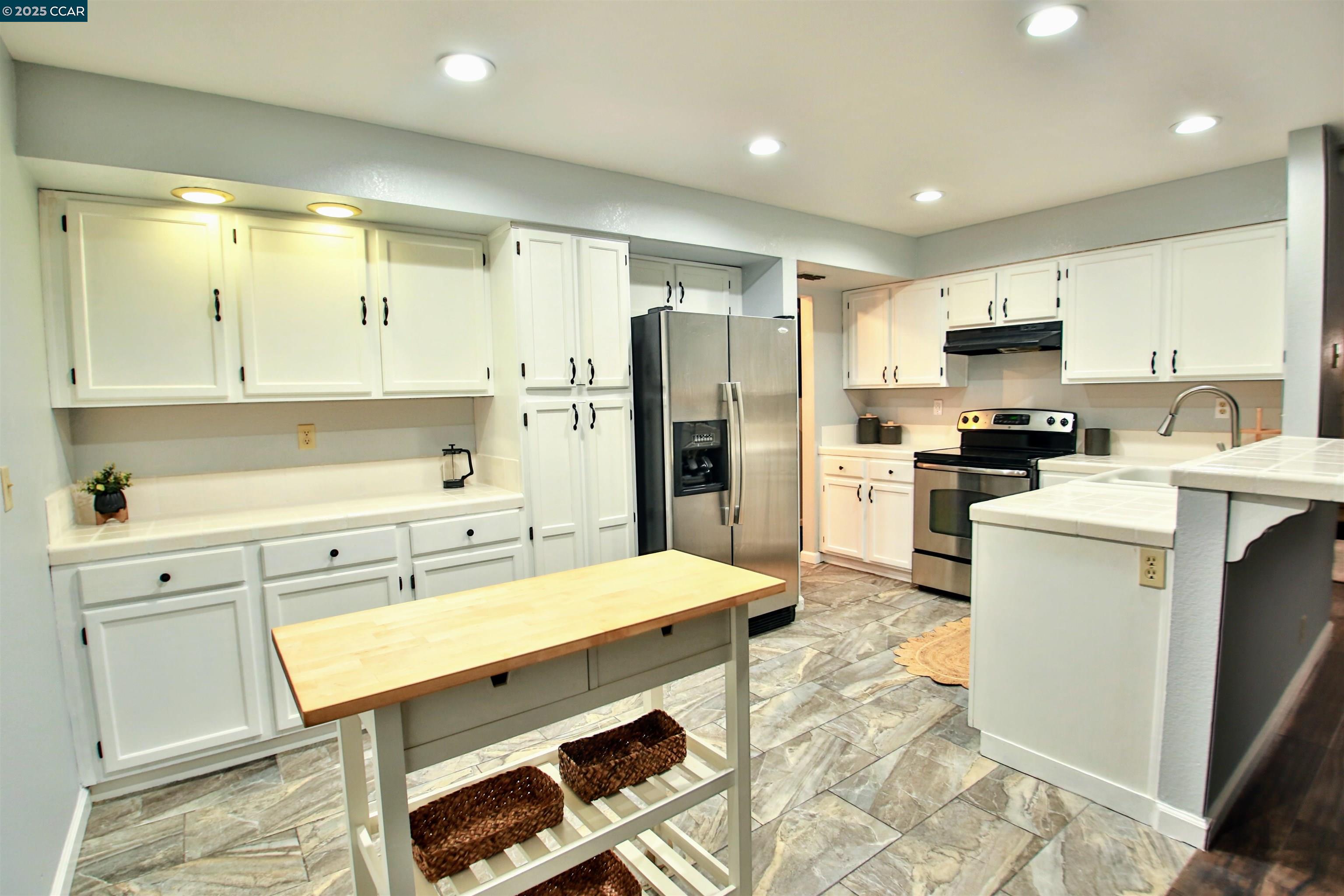 841 Knights Circle Vallejo, CA 94591 - Photo 9 of 17