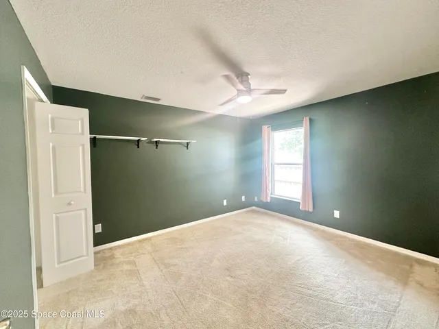 a view of a livingroom with a ceiling fan