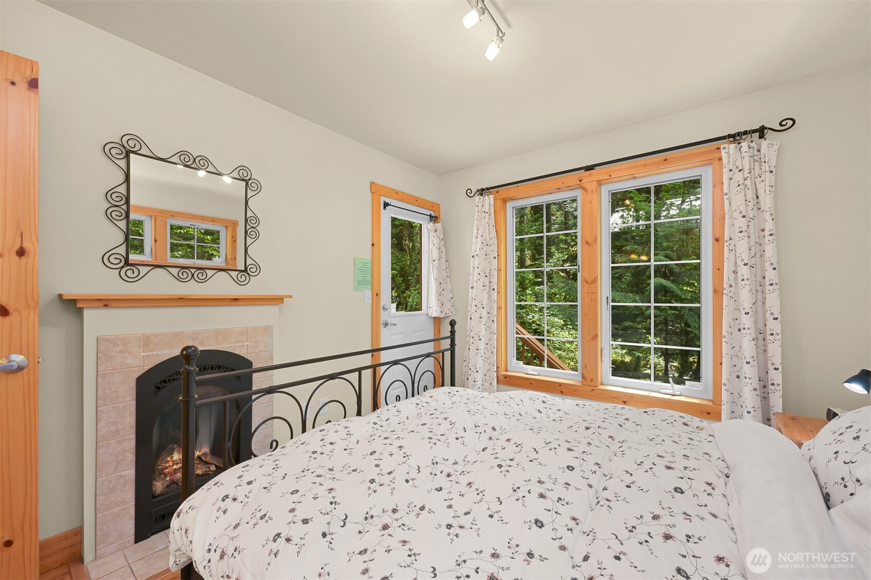 7117 Rainier Way Deming, WA 98244 - Photo 5 of 38