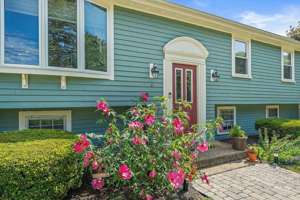 21 Regis Road Marshfield, MA 02050 - Photo 1 of 31 Gallery Image 1