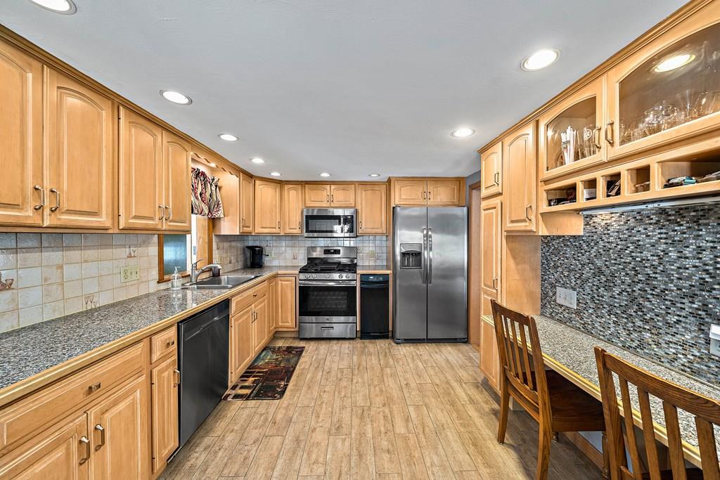 21 Regis Road Marshfield, MA 02050 - Photo 5 of 31 Gallery Image 5