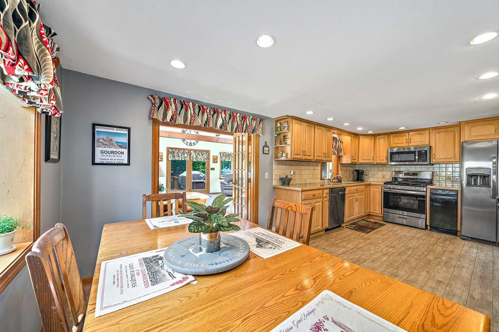 21 Regis Road Marshfield, MA 02050 - Photo 6 of 31 Gallery Image 6