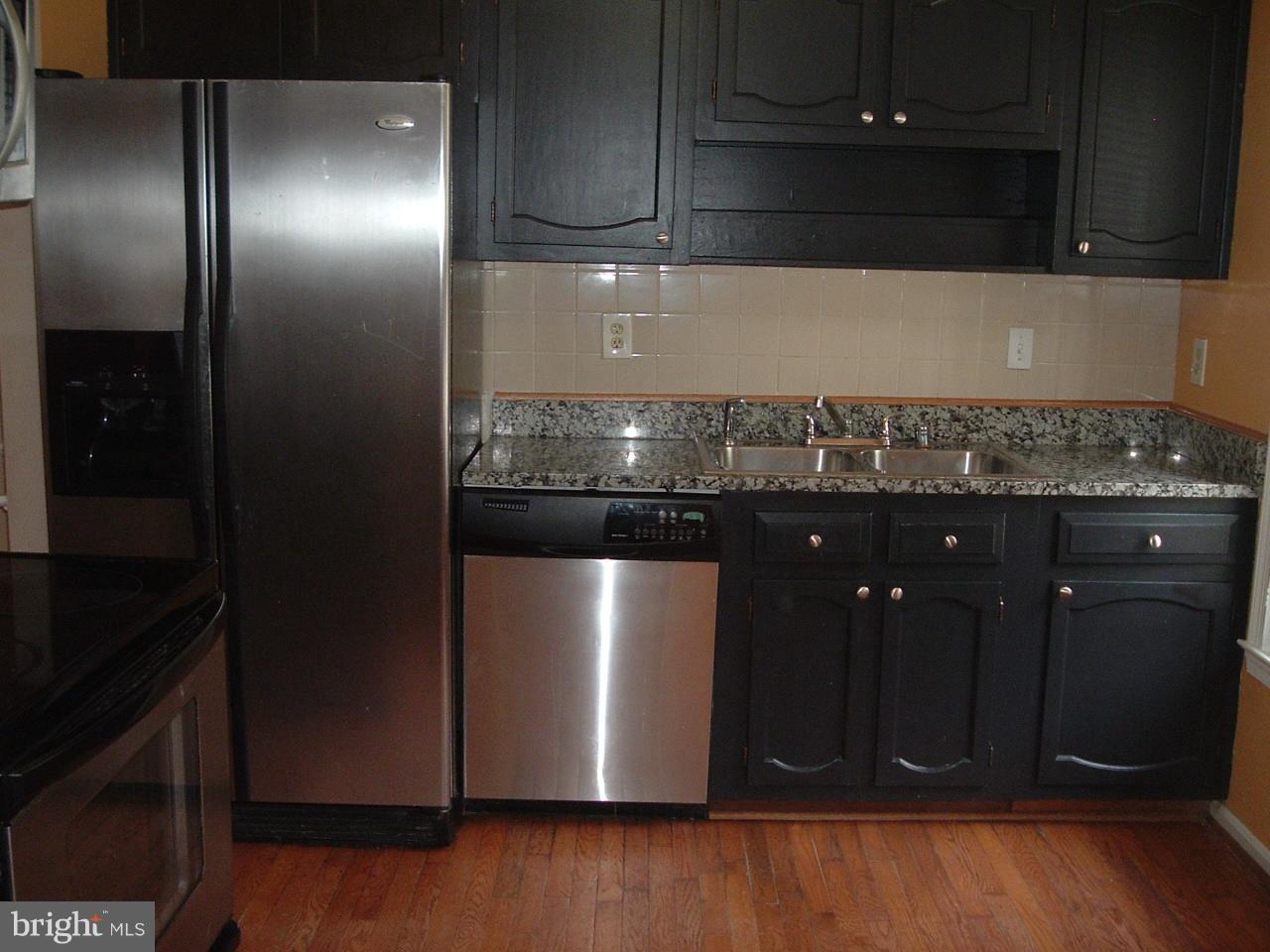 8582 Tyrolean Way Springfield, VA 22153 - Photo 13 of 18 Kitchen