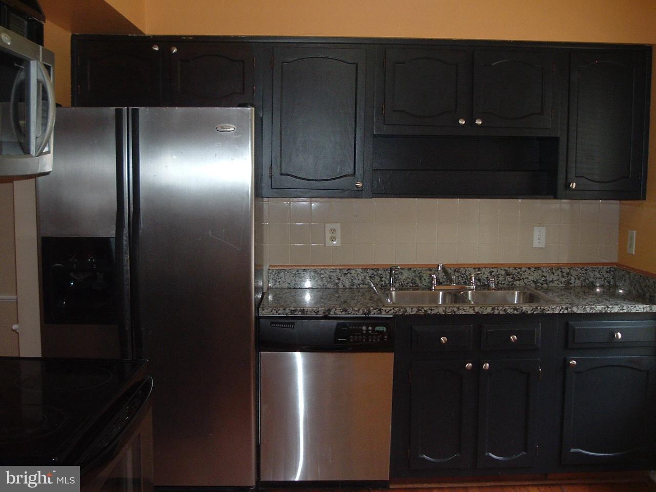8582 Tyrolean Way Springfield, VA 22153 - Photo 14 of 18 Kitchen