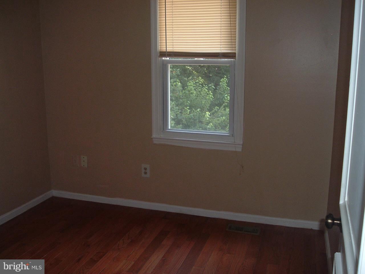 8582 Tyrolean Way Springfield, VA 22153 - Photo 5 of 18 Bedroom