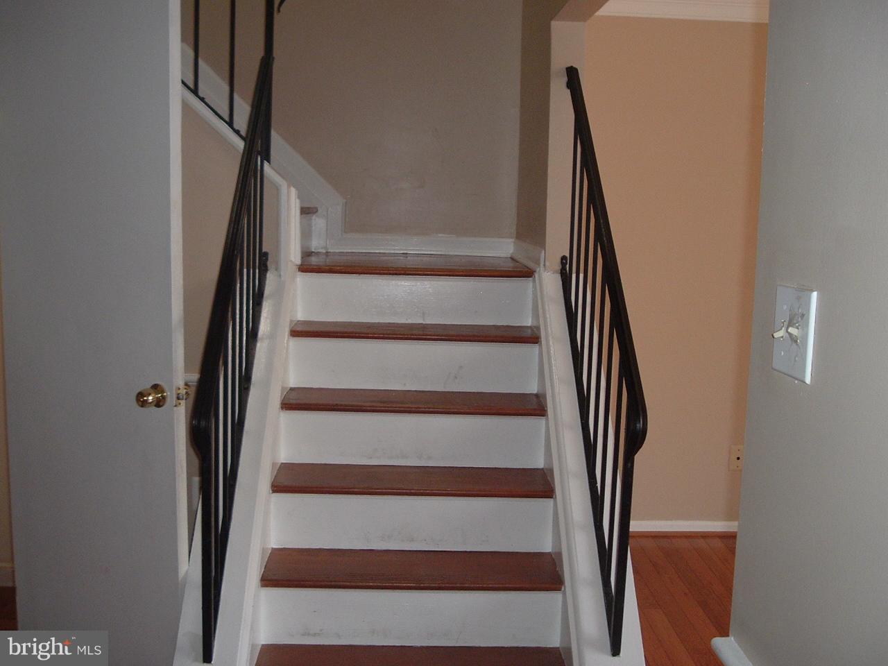 8582 Tyrolean Way Springfield, VA 22153 - Photo 8 of 18 Interior (General)
