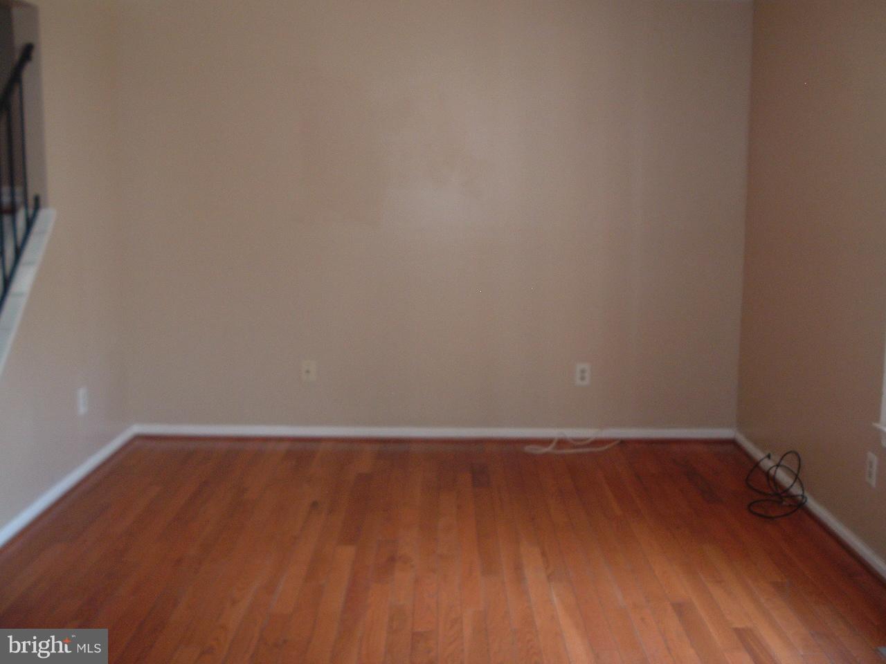 8582 Tyrolean Way Springfield, VA 22153 - Photo 10 of 18 Living Room