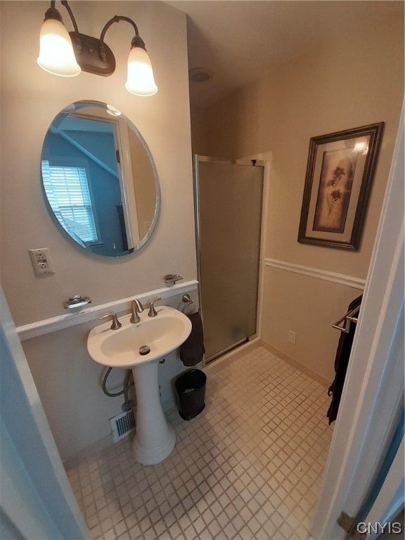 210 Pelham Road DeWitt, NY 13214 - Photo 15 of 25 Primary Bath