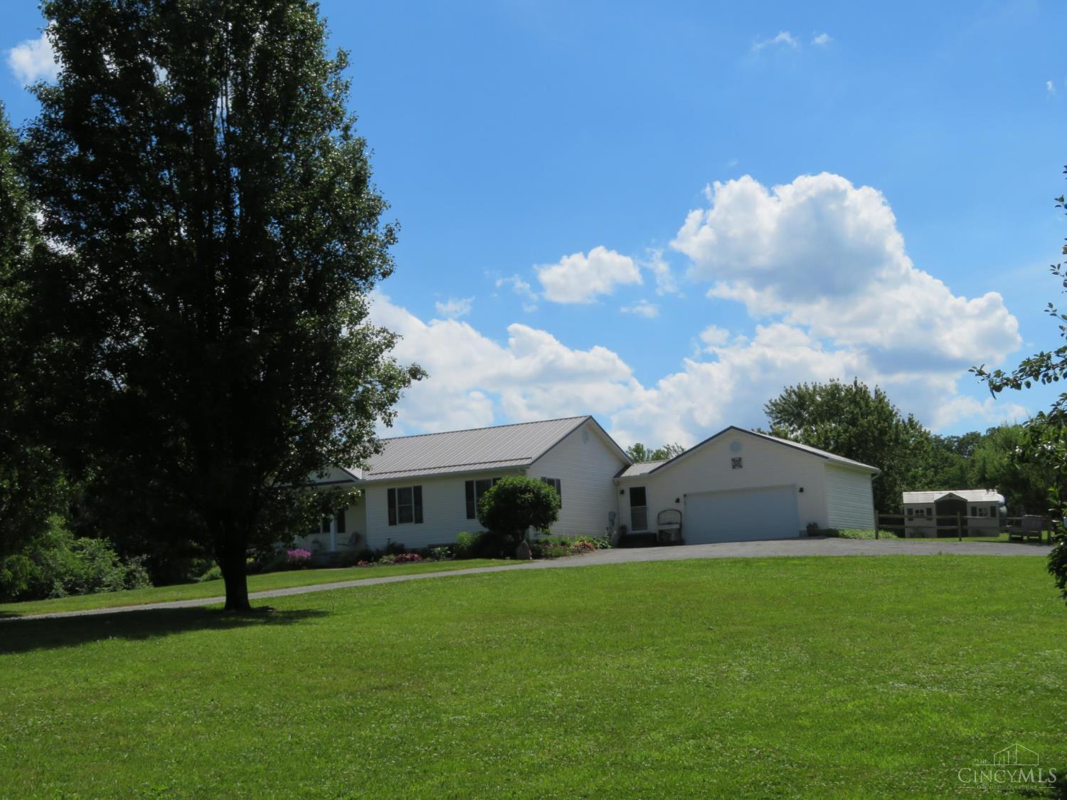 8024 Hightop Road Hillsboro, OH 45133 - Photo 13 of 97