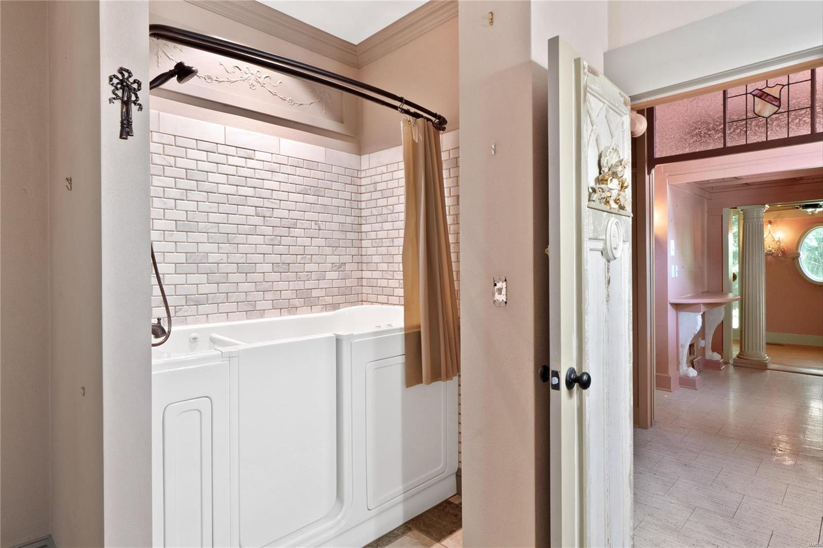 348 Avery Hill Belleville, IL 62223 - Photo 10 of 59