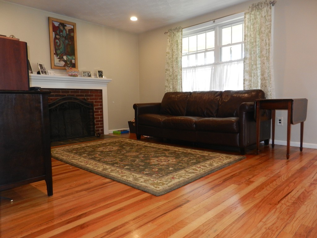 12 Holly Road Walpole, MA 02081 - Photo 3 of 8 Gallery Image 3