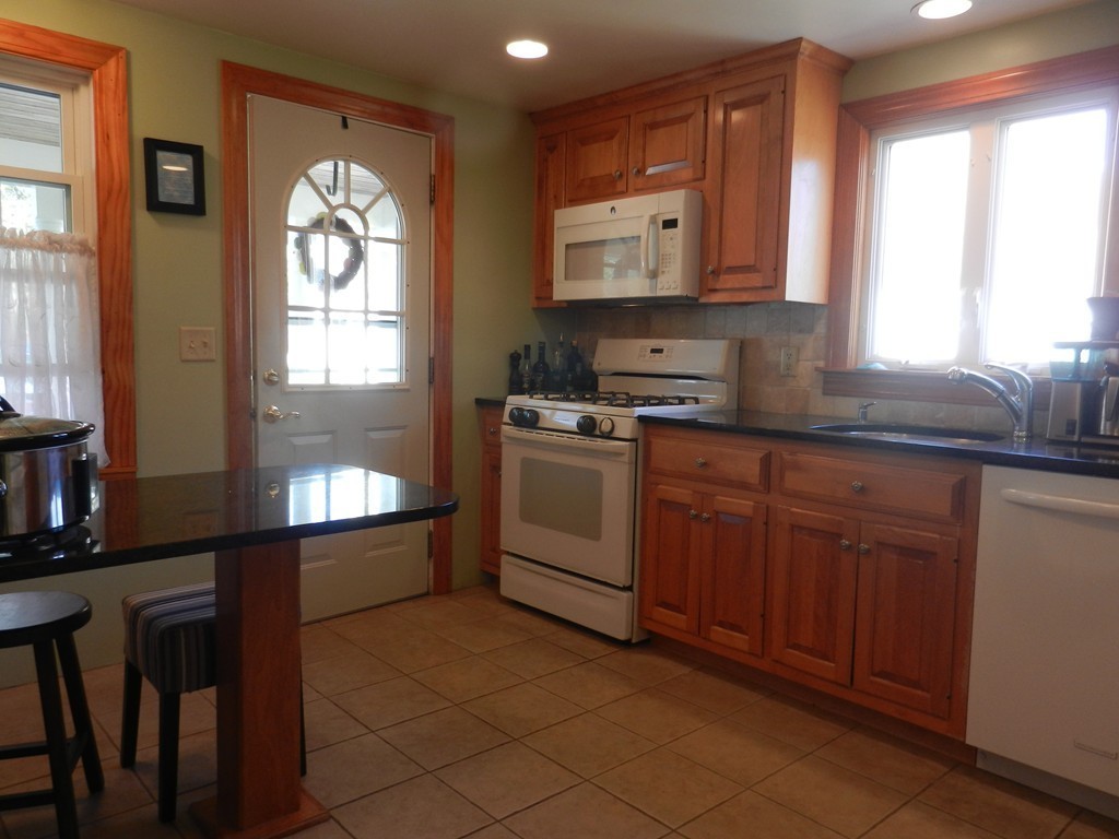 12 Holly Road Walpole, MA 02081 - Photo 4 of 8 Gallery Image 4
