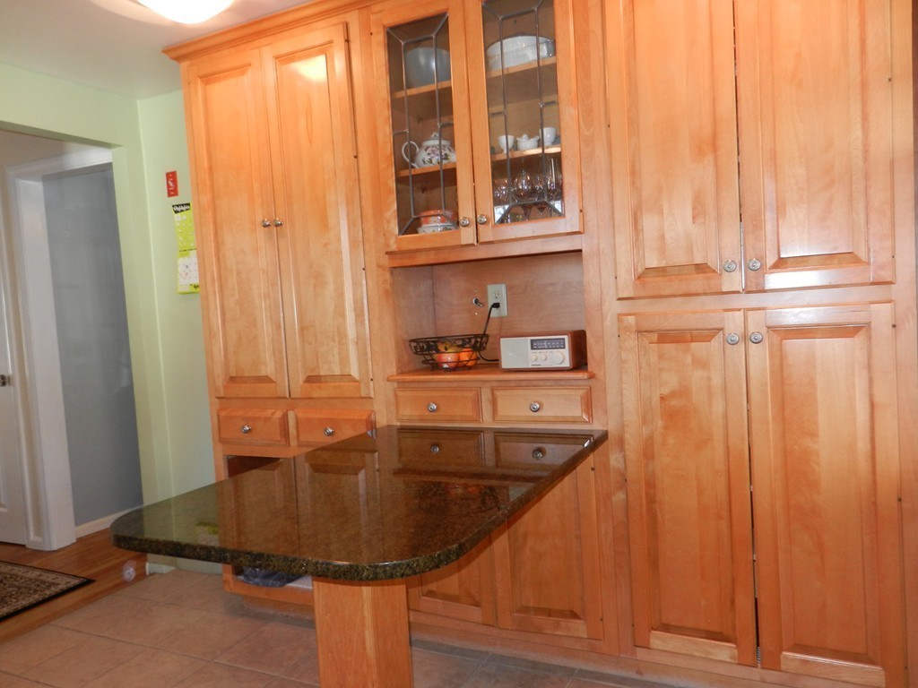 12 Holly Road Walpole, MA 02081 - Photo 5 of 8 Gallery Image 5
