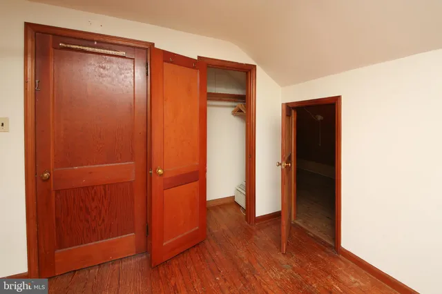 a view of a yard with plants and trees