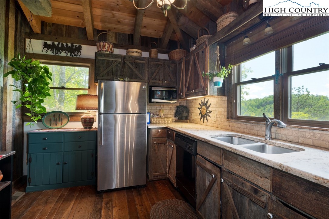 920 West Ridge Drive Ferguson, NC 28624 - Photo 7 of 24 Gallery Image 7