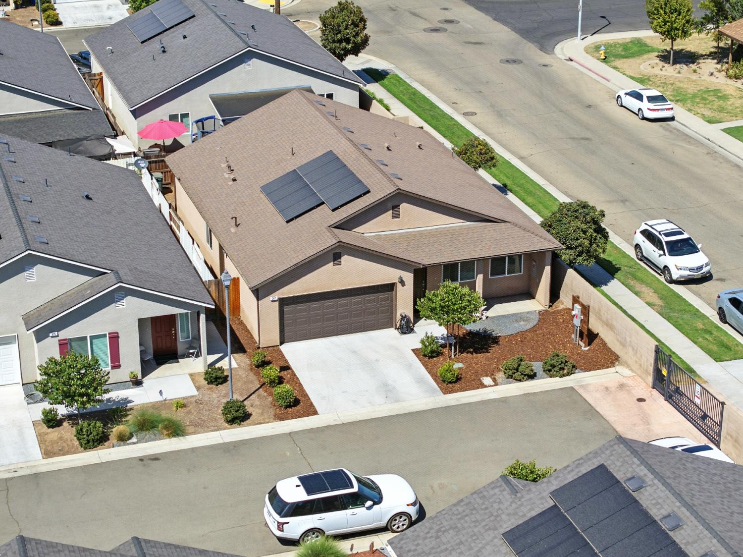 397 Amber Dinuba, CA 93618 - Photo 2 of 15