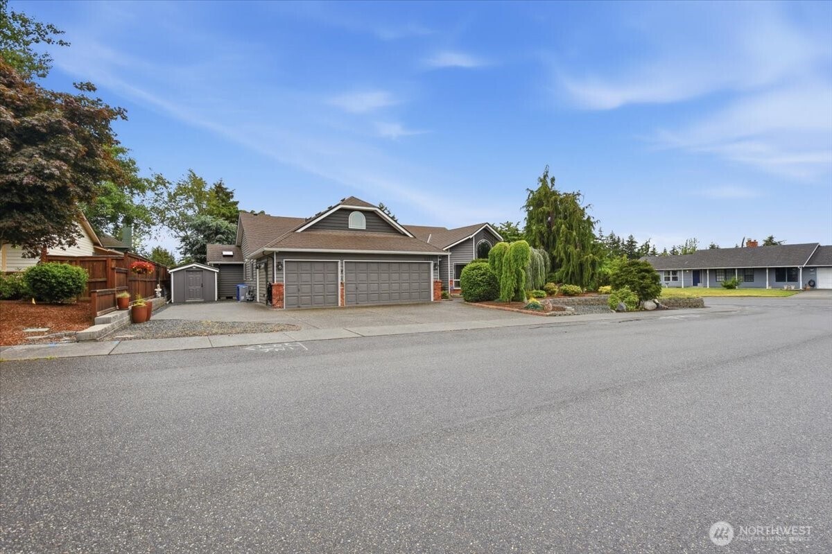 1123 Southwest Kalama Loop Oak Harbor, WA 98277 - Photo 29 of 34