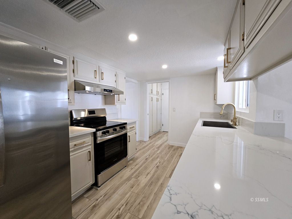 817 West Wasp Avenue Ridgecrest, CA 93555 - Photo 10 of 50